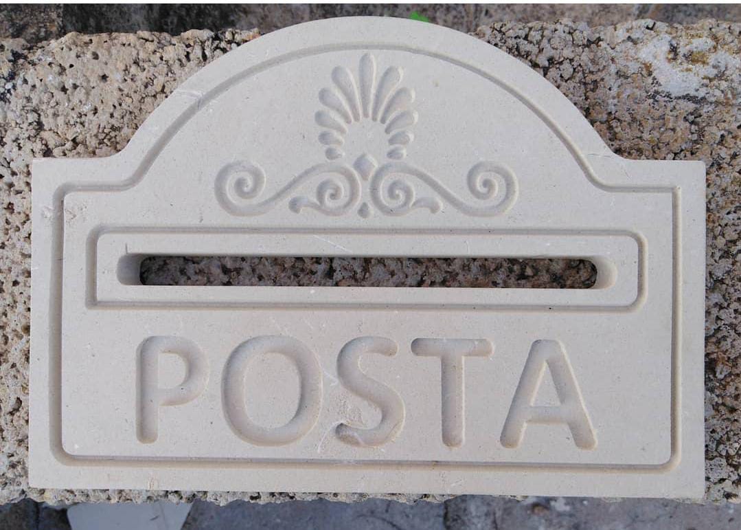 BUCHE E CASSETTA POSTA IN PIETRA