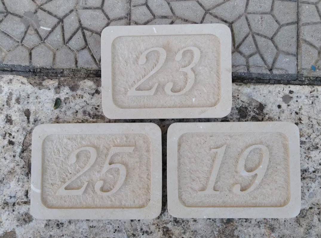 NUMERI CIVICI IN PIETRA LECCESE